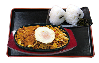 鉄板豚玉ソース焼そばおむすびセット
